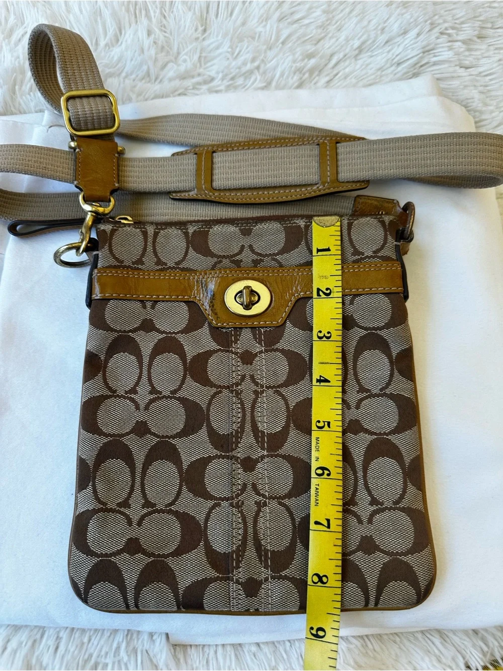Coach Signature Swingback Crossbody Khaki Brown Canvas Legacy Turnlock Y2K